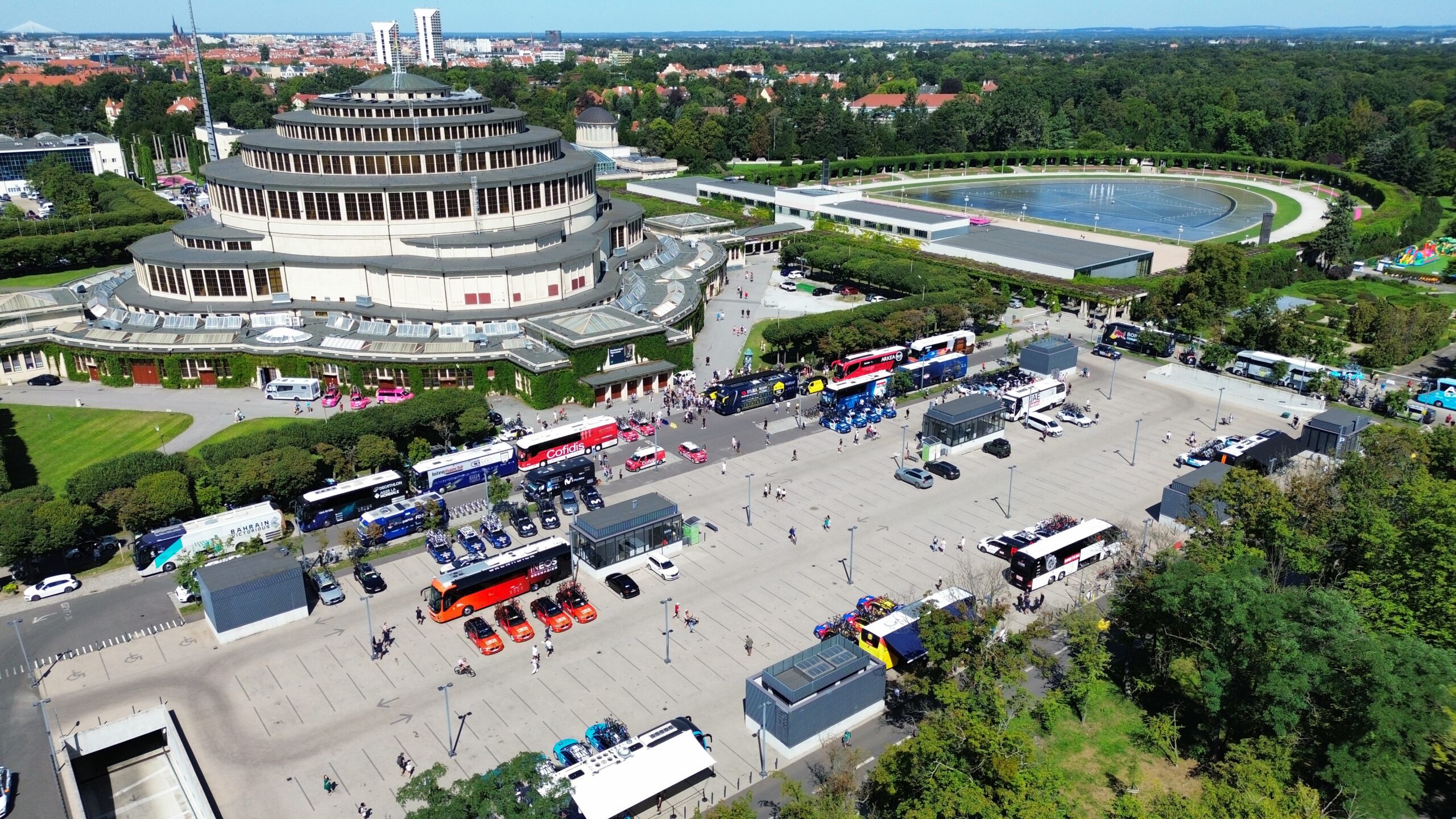 Tour de Pologne parking przy Hali Stulecia